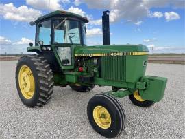 1982 JOHN DEERE 4240