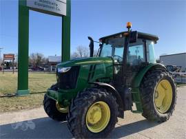 2017 JOHN DEERE 6135E