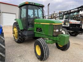 JOHN DEERE 7210