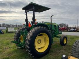 JOHN DEERE 6105D