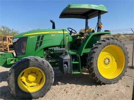 2017 JOHN DEERE 6105E