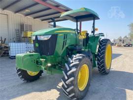 2017 JOHN DEERE 6105E