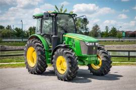 2017 JOHN DEERE 5100R