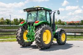 2017 JOHN DEERE 5100R