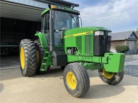 2000 JOHN DEERE 7610