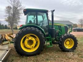 2022 JOHN DEERE 6135E