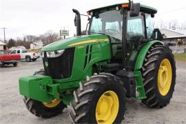 2017 JOHN DEERE 6135E