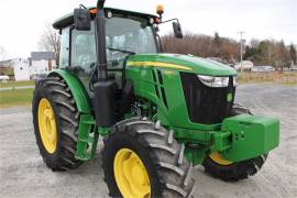 2017 JOHN DEERE 6135E