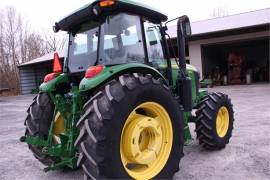 2017 JOHN DEERE 6135E