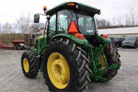 2017 JOHN DEERE 6135E