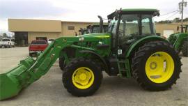 2017 JOHN DEERE 6135E