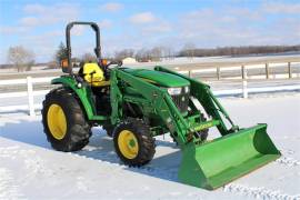 2015 JOHN DEERE 4052R