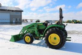 2015 JOHN DEERE 4052R