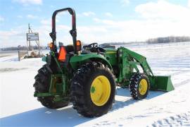 2015 JOHN DEERE 4052R