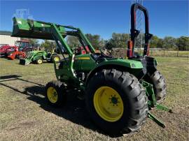 2017 JOHN DEERE 4052M