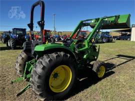 2017 JOHN DEERE 4052M