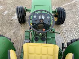 1977 JOHN DEERE 2440