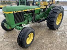 1977 JOHN DEERE 2440