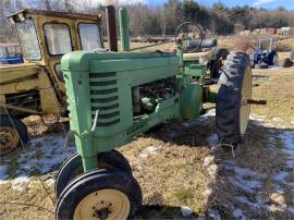 JOHN DEERE B