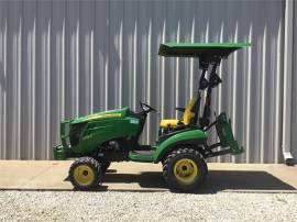 2017 JOHN DEERE 1025R