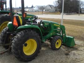 2016 JOHN DEERE 3032E