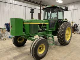 1977 JOHN DEERE 4230