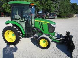 2019 JOHN DEERE 3033R