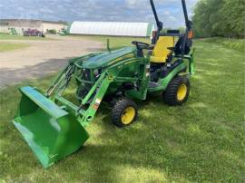 2017 JOHN DEERE 1025R