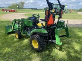 2017 JOHN DEERE 1025R