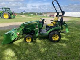 2017 JOHN DEERE 1025R