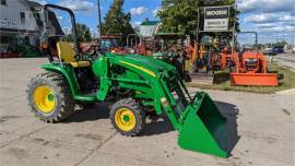 2015 JOHN DEERE 3033R