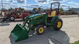 2015 JOHN DEERE 3033R