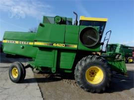 1982 JOHN DEERE 4420