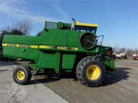 1982 JOHN DEERE 4420