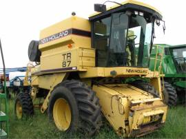 1994 NEW HOLLAND TR87