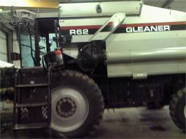 1998 GLEANER R62