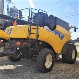 2010 NEW HOLLAND CR9040