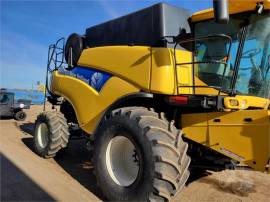 2010 NEW HOLLAND CR9040