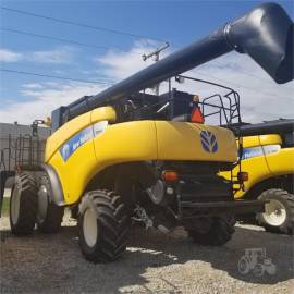 2011 NEW HOLLAND CR9040