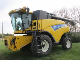 2011 NEW HOLLAND CR9040