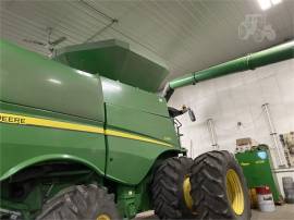 2012 JOHN DEERE S690