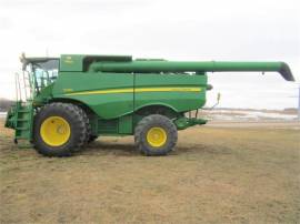 2013 JOHN DEERE S690