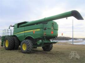 2013 JOHN DEERE S690