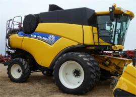 2013 NEW HOLLAND CR8080