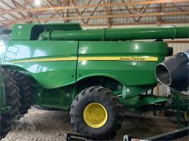 2015 JOHN DEERE S670