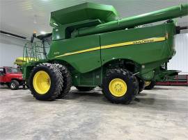 2015 JOHN DEERE S670