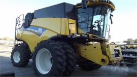 2015 NEW HOLLAND CR6.90