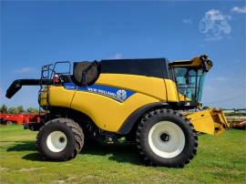 2015 NEW HOLLAND CR7.90