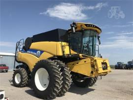 2015 NEW HOLLAND CR7.90