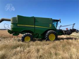 2016 JOHN DEERE S670